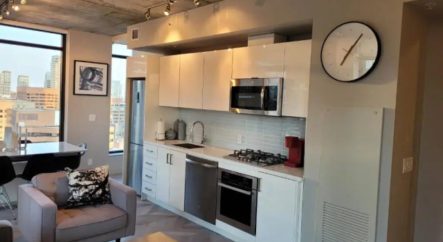 Апартаменты Downtown Paradise - 2 beds, 2 baths with Pool
