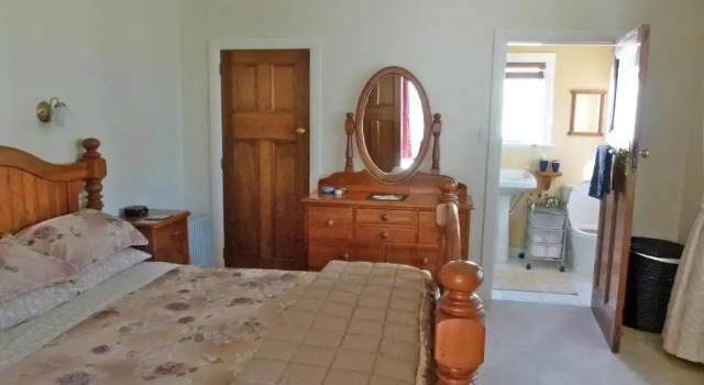 Люкс Deluxe Peppertree Bed & Breakfast