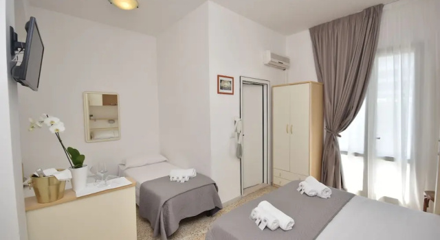 Четырёхместный номер Standard Lively Hotel