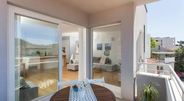 Апартаменты с 3 комнатами с балконом и с видом на море Apartments Villa Karmen