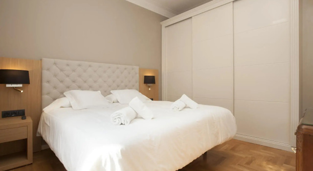 SAGRADA FAMILIA   Sagrada Familia Luxury Flat for 6