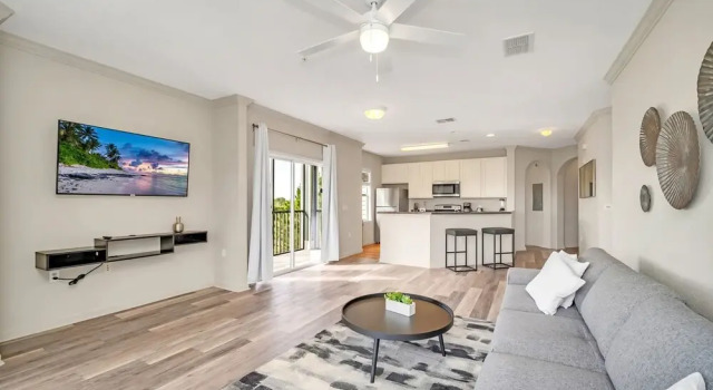 Апартаменты Modern Pet-Friendly - 2BR Condo - 6 mins from Disney