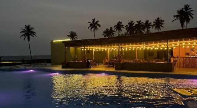 Breezes  Beach Resort, Varaa Lomakeskus Hotellit Biriwa aamiaisella, Aamiainen