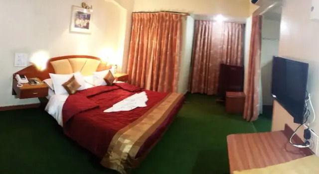 Hotel Radhika Palace, Забронировать Отель Отели штата Махараштры 3 звезды, 3*