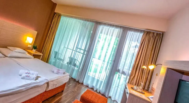 Termál Kemping Apartmanok és Bungalók, Rezervați Teren de campat Camping și glamping în Baranya, Teren de campat
