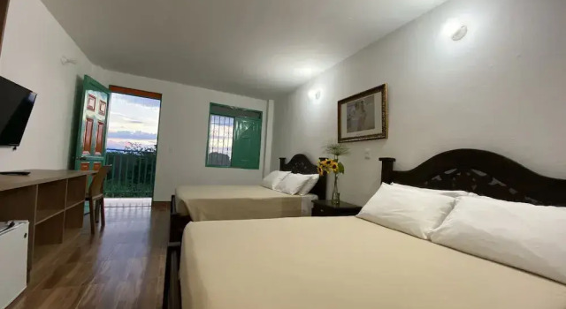 Трёхместный номер Standard с балконом Hotel Campestre Paraiso Cafetero