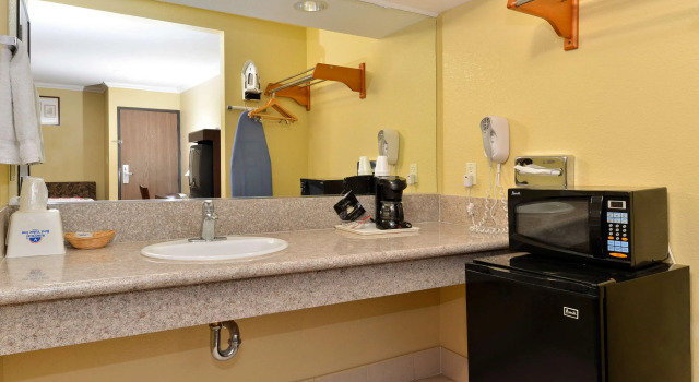 Четырёхместный номер Standard Americas Best Value Inn Pasadena