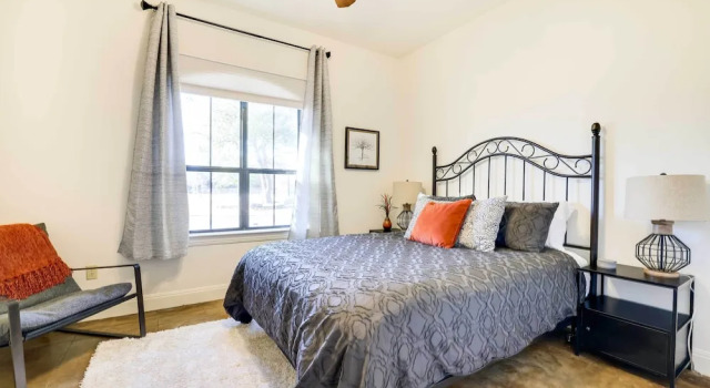 Коттедж Stylish Home w/ Hot Tub ~ 4 Mi to Canyon Lake