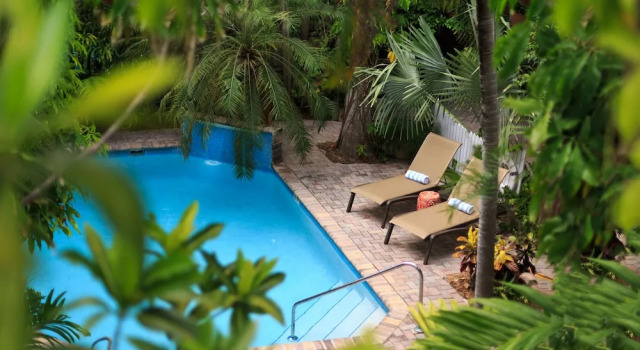 Апартаменты Tropical Inn