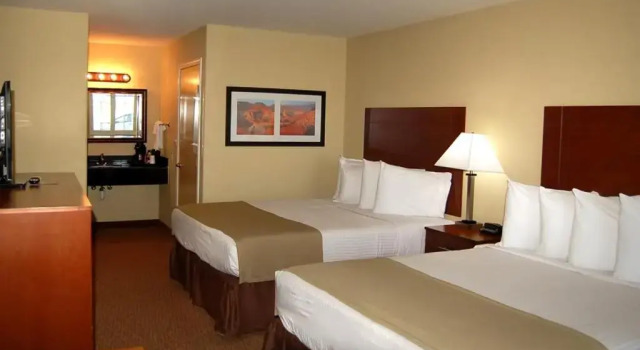 Четырёхместный номер Standard Southern Inn & Suites Lamesa