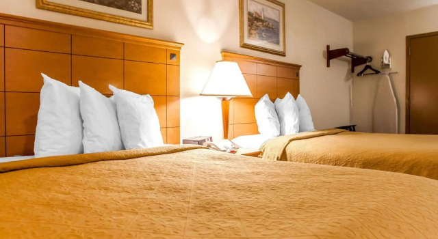 Четырёхместный номер Standard Rodeway Inn Point Pleasant Beach