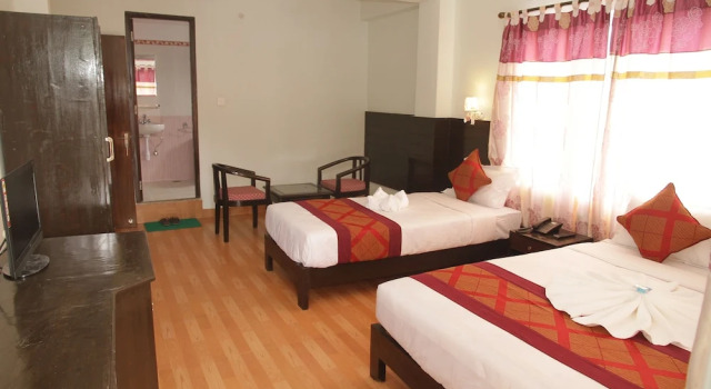 Двухместный номер Deluxe с балконом Hotel Guru Grand