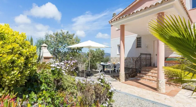 Вилла Villa in Lloret de Mar With Private Pool