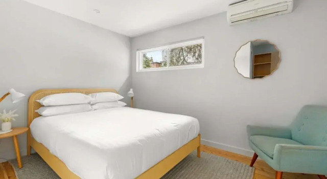 Modern 1-bed Pad Minutes Away From Beach