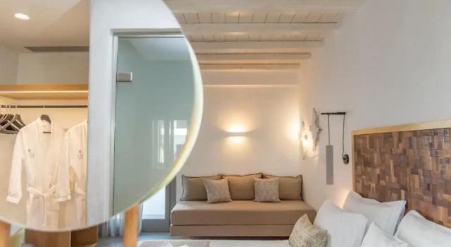 Люкс с балконом Lithos Luxury Suites