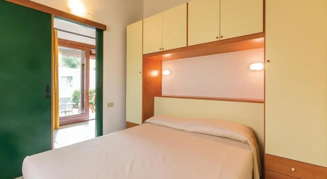 Awesome Apartment in Iseo BS With 2 Bedrooms, Wifi and Outdoor Swimming Pool, Buchen Sie Ferienwohnung Hotels in Iseosee mit Parkplatz, Parkplätze