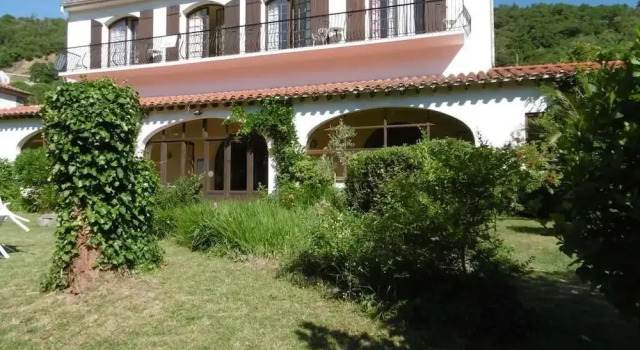 La Vie est Belle, Rezervovat Hotel Arles-sur-Tech Pyrénées-Orientales