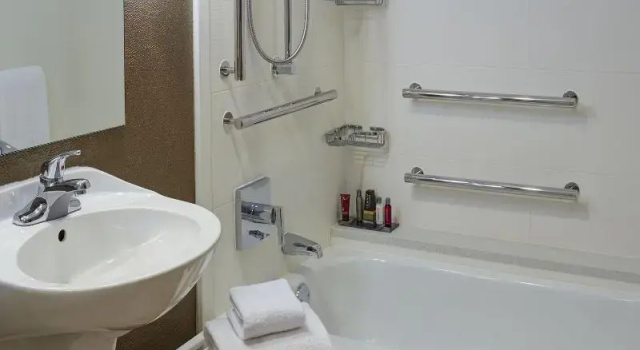 Четырёхместный номер Standard Chicago Marriott Southwest at Burr Ridge