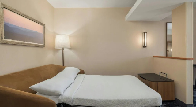Люкс Fairfield Inn & Suites by Marriott Cumberland