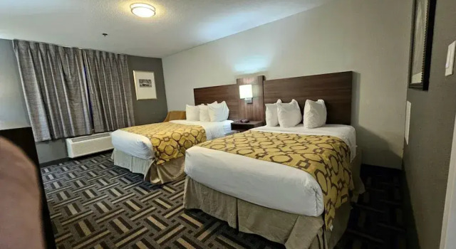 Четырёхместный номер Standard Baymont by Wyndham Chicago/Calumet City