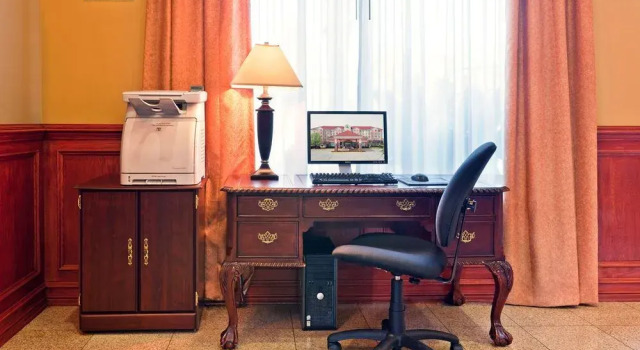 Holiday Inn Hotel & Suites Hattiesburg-University, Забронировать Отель Отели Хаттисберг с бассейном, рядом с Lake Terrace Convention Center, Бассейн