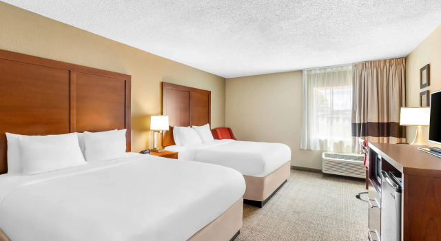 Четырёхместный номер Standard Comfort Inn Mayfield Heights Cleveland East