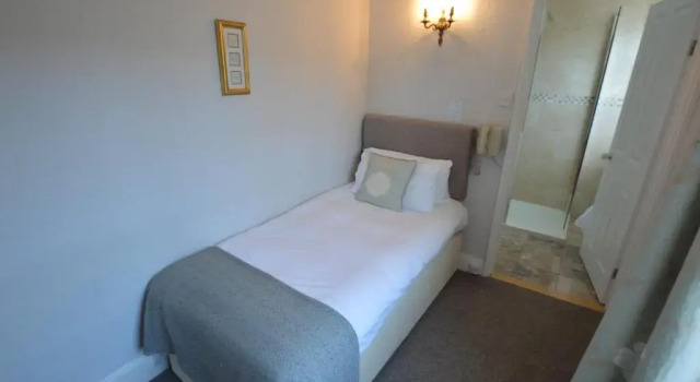 Одноместный номер Standard Chantry Hotel