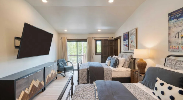 Winterhaven Estate by Avantstay Sleeps 19 Guests Mountain Compound w/ Views, Firepit, Hot Tub