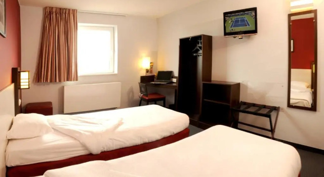 Двухместный номер Standard DC Hotel Charleroi Airport