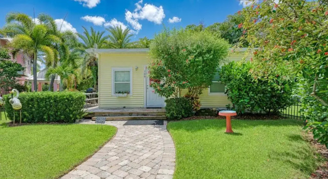 Коттедж c 1 комнатой Ami Lighthouse Cottage-One Minute Walk To The Beach-Keyless Locks