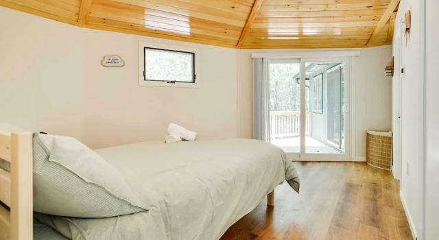 Private Deck & Grill: Pocono Pines Retreat!, Book Feriehus Sommerhuse i Pennsylvania, Hytte