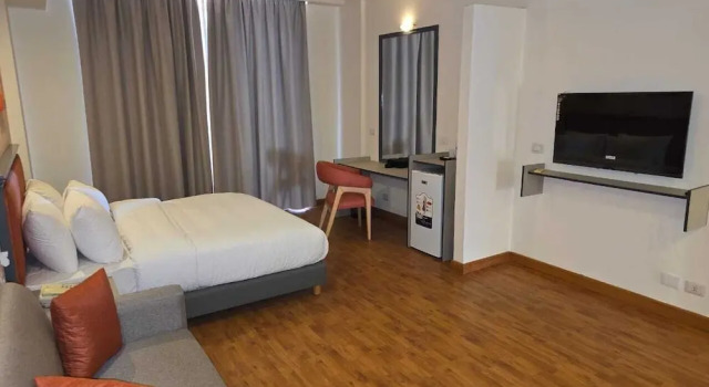 Полулюкс с балконом и с видом на город Manara Riva Suites