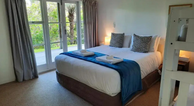 Коттедж с 5 комнатами The Waiheke Lodge