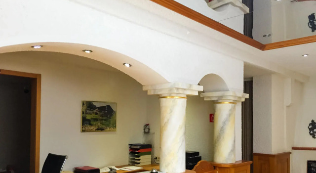 Krähenbad Hotel, Забронировать Отель Отели в центре Альпирсбах с завтраком, отели в центре Альпирсбах с завтраком