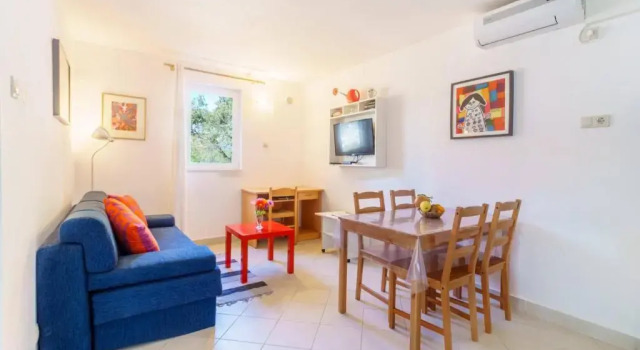 Apartment A2 - Prvi zal, Забронировать Апартаменты/квартира Отели Лумбарды с бассейном, рядом с Частный Пляж «Апартментс Зуре», Бассейн