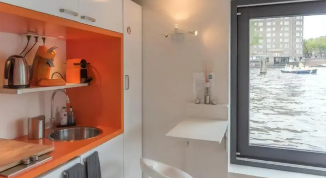 Houseboat Ark van Amstel