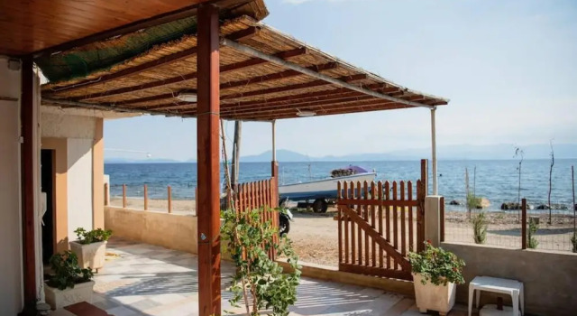 Коттедж Karnagio Seafront in Agria