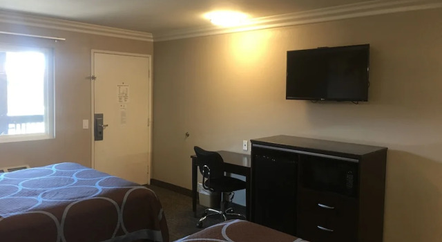 Четырёхместный номер Comfort Hotel Seville - Ontario Airport/Chino