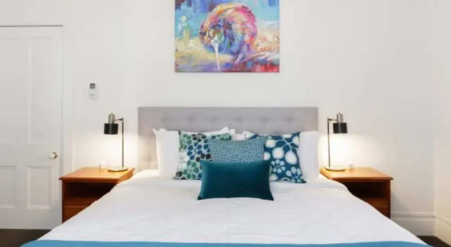 Апартаменты Light-filled Renovated Villa Walk to Ponsonby Road