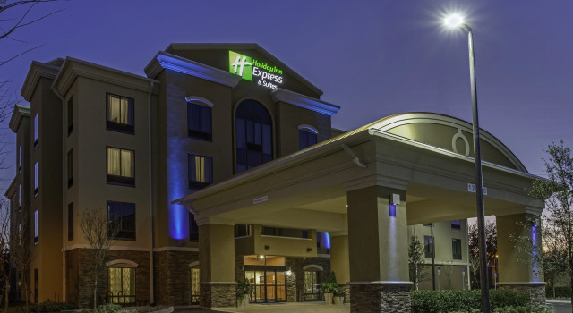 Holiday Inn Express & Suites Orlando East - UCF Area by IHG