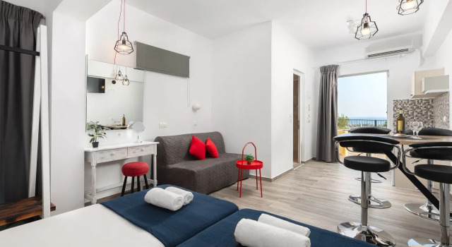 Habitación triple Estándar con vista a la piscina Pefkos View Apartments
