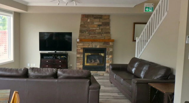 Шале Premium 5 Bedrooms, Mountain Views, Steps from Blue Mountain Village, Hot Tub, BBQ