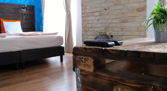 Апартаменты Hedonist Lodge