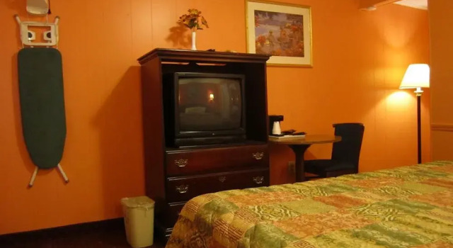 Scottish inns Niagara Falls, Забронировать Отель Ниагара Фолс Буффало, рядом с Аутлет-центр Fashion Outlet Mall