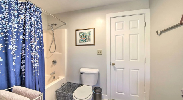 Апартаменты Boothbay Apt w/ Furnished Deck ~ 1 Mi to Bay