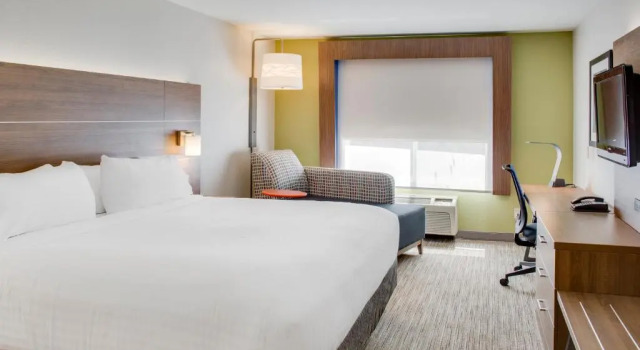 Люкс c 1 комнатой Holiday Inn Express Hotel & Suites Chickasha by IHG