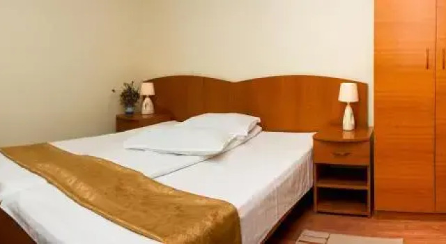 Hotel Riviera, Забронировать Отель Синая Sinaia-Azuga-Busteni, рядом с George Enescu Memorial House