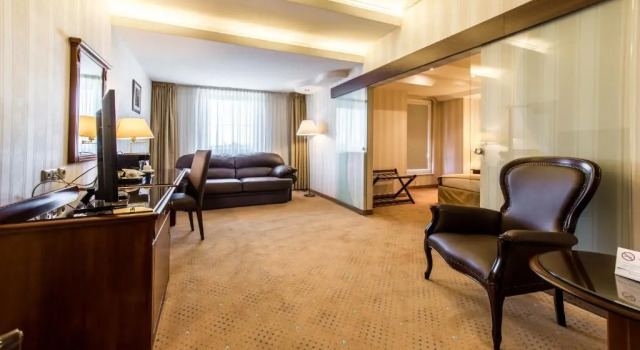 Двухместный люкс Ramada Hotel & Suites by Wyndham Bucharest North