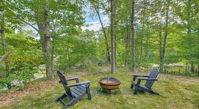 Waterfront Durham Getaway w/ Deck & Trails!, Rezervați Casă de vacanță Cabane în Durham, Casetă