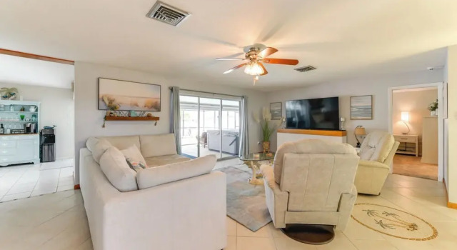 Fish, Swim & Relax: Canal-front Port Charlotte Gem